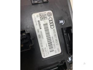 Boordcomputer van een Audi Q5 (8RB) 2.0 TFSI 16V Quattro 2009