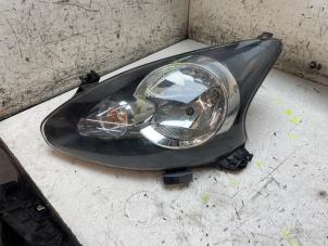 Gebruikte Linker Koplamp Toyota Aygo (B10) 1.0 12V VVT-i Prijs op aanvraag aangeboden door Autodemontage van de Laar