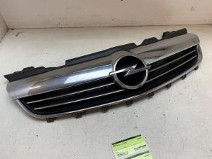 Gebruikte Grille Opel Zafira (M75) 1.6 16V Prijs op aanvraag aangeboden door Autodemontage van de Laar