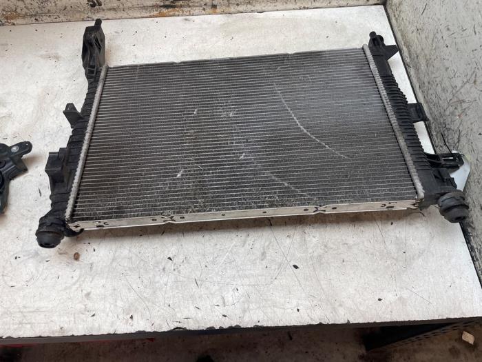 Radiateur van een Ford Transit Connect (PJ2) 1.5 EcoBlue 2019