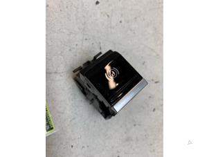 Gebruikte Schakelaar handrem Audi E-tron Sportback (GEA) 50 Prijs € 25,00 Margeregeling aangeboden door Autodemontage van de Laar