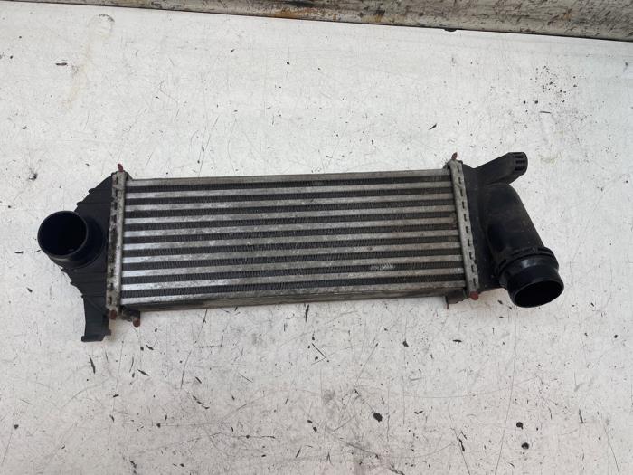 Intercooler van een Mercedes-Benz Citan (415.6) 1.5 111 CDI 2015
