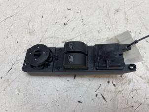 Gebruikte Ruit schakelaar elektrisch Ford Focus 3 Wagon 1.6 Ti-VCT 16V 125 Prijs € 25,00 Margeregeling aangeboden door Autodemontage van de Laar