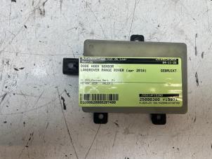 Gebruikte Dode hoek sensor Landrover Range Rover Velar (LY) 2.0 D180 AWD Prijs € 225,00 Margeregeling aangeboden door Autodemontage van de Laar