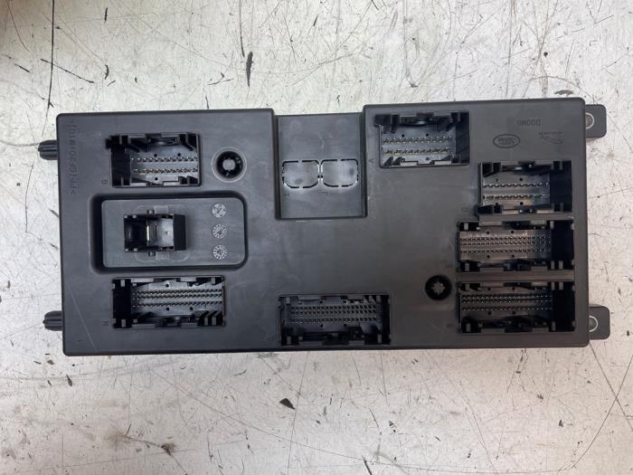 Gebruikte Bodycontrol Module Landrover Range Rover Velar (LY) 2.0 D180 AWD Prijs € 175,00 Margeregeling aangeboden door Autodemontage van de Laar