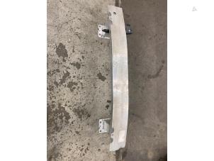 Gebruikte Bumperbalk voor Audi E-tron Sportback (GEA) 50 Prijs € 125,00 Margeregeling aangeboden door Autodemontage van de Laar