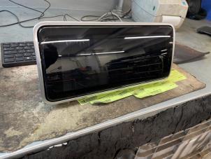 Gebruikte Display Multi Media regelunit Landrover Range Rover Velar (LY) 2.0 D180 AWD Prijs € 600,00 Margeregeling aangeboden door Autodemontage van de Laar