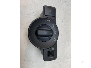 Gebruikte Schakelaar Licht Mercedes B (W246) 2.2 B-220 CDI BlueEFFICIENCY,d 16V Prijs € 25,00 Margeregeling aangeboden door Autodemontage van de Laar