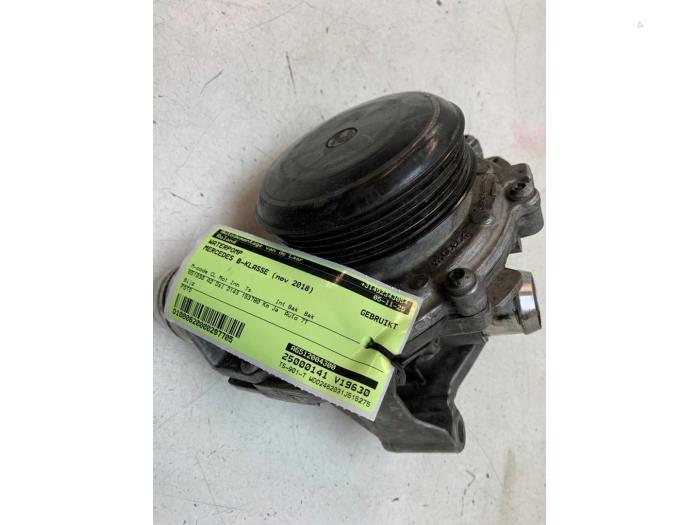 Gebruikte Waterpomp Mercedes B (W246/W242) 2.2 B-220 CDI BlueEFFICIENCY,d 16V Prijs € 100,00 Margeregeling aangeboden door Autodemontage van de Laar