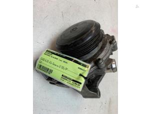 Gebruikte Waterpomp Mercedes B (W246) 2.2 B-220 CDI BlueEFFICIENCY,d 16V Prijs op aanvraag aangeboden door Autodemontage van de Laar