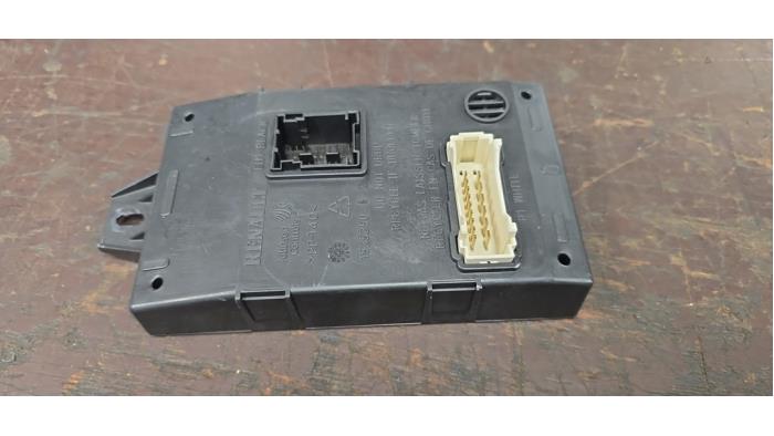 Gebruikte Computer Body Control Dacia Sandero I (BS) 1.6 MPI 85 Prijs € 75,00 Margeregeling aangeboden door Autodemontage van de Laar