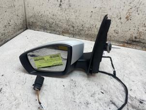 Gebruikte Spiegel Buiten links Volkswagen Up! (121) e-Up! Prijs op aanvraag aangeboden door Autodemontage van de Laar