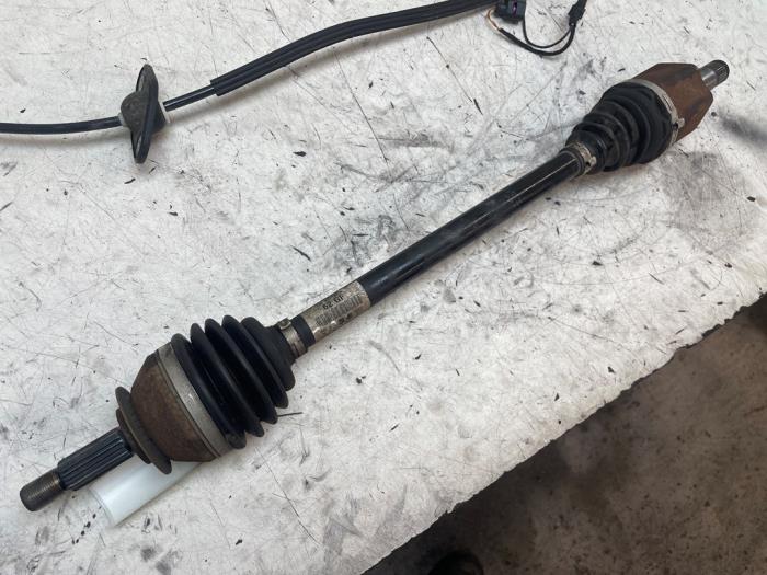 Gebruikte Aandrijfas rechts-voor Volkswagen Up! (121) e-Up! Prijs op aanvraag aangeboden door Autodemontage van de Laar