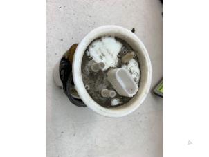 Gebruikte Benzinepomp Volkswagen Polo V (6R) 1.2 12V BlueMotion Technology Prijs op aanvraag aangeboden door Autodemontage van de Laar