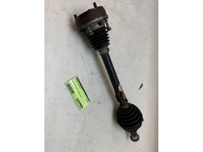 Gebruikte Aandrijfas links-voor Volkswagen Polo V (6R) 1.2 12V BlueMotion Technology Prijs op aanvraag aangeboden door Autodemontage van de Laar