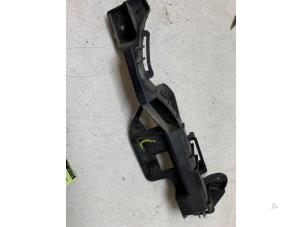 Gebruikte Bumpersteun links-achter Opel Adam 1.4 16V Prijs € 25,00 Margeregeling aangeboden door Autodemontage van de Laar