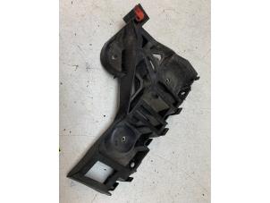 Gebruikte Bumpersteun links-achter Opel Adam 1.4 16V Prijs € 25,00 Margeregeling aangeboden door Autodemontage van de Laar