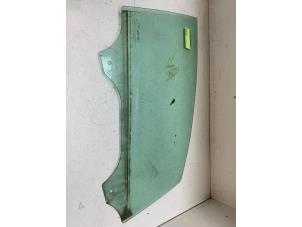 Gebruikte Deurruit 4Deurs rechts-voor Ford B-Max (JK8) 1.0 EcoBoost 12V 100 Prijs € 40,00 Margeregeling aangeboden door Autodemontage van de Laar