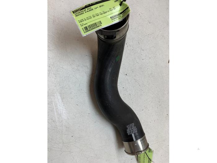 Gebruikte Intercooler Buis Mercedes A (W176) 1.6 A-180 16V Prijs € 20,00 Margeregeling aangeboden door Autodemontage van de Laar