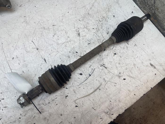 Gebruikte Aandrijfas links-voor Fiat Panda (312) 0.9 TwinAir Turbo 85 Prijs € 50,00 Margeregeling aangeboden door Autodemontage van de Laar