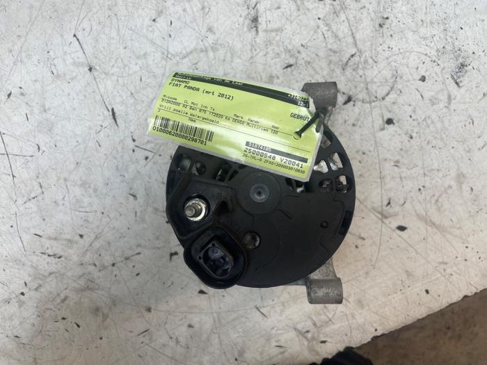 Gebruikte Dynamo Fiat Panda (312) 0.9 TwinAir Turbo 85 Prijs € 50,00 Margeregeling aangeboden door Autodemontage van de Laar