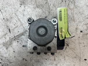 Gebruikte ABS Pomp Smart Forfour (453) 1.0 12V Prijs € 120,00 Margeregeling aangeboden door Autodemontage van de Laar