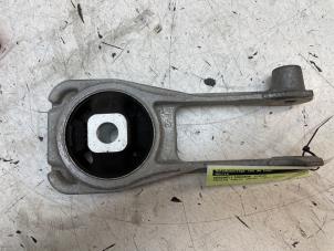 Gebruikte Versnellingsbak Steun Toyota Yaris Cross (PB1/PJ1) 1.5 12V Hybrid 115 Prijs € 35,00 Margeregeling aangeboden door Autodemontage van de Laar