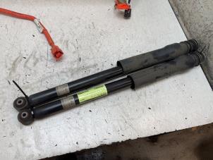 Gebruikte Schokbreker set Toyota Yaris Cross (PB1/PJ1) 1.5 12V Hybrid 115 Prijs € 50,00 Margeregeling aangeboden door Autodemontage van de Laar