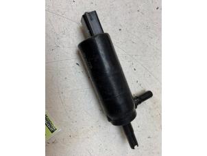 Gebruikte Pomp koplampsproeier BMW 4 serie Gran Coupe (F36) 418i 1.5 TwinPower Turbo 12V Prijs € 10,00 Margeregeling aangeboden door Autodemontage van de Laar