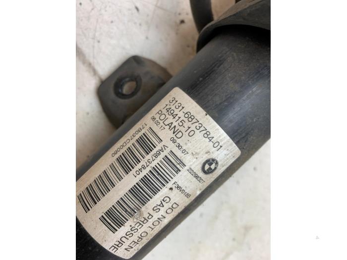 Schokdemperpoot rechts-voor van een BMW 4 serie Gran Coupe (F36) 418i 1.5 TwinPower Turbo 12V 2017