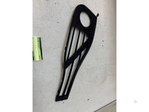 Gebruikte Afdekplaat mistlamp rechts BMW 4 serie Gran Coupe (F36) 418i 1.5 TwinPower Turbo 12V Prijs € 25,00 Margeregeling aangeboden door Autodemontage van de Laar