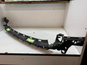 Gebruikte Bumpersteun midden-achter BMW 4 serie Gran Coupe (F36) 418i 1.5 TwinPower Turbo 12V Prijs € 35,00 Margeregeling aangeboden door Autodemontage van de Laar