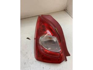 Gebruikte Achterlicht links Renault Twingo II (CN) 1.2 16V Prijs € 50,00 Margeregeling aangeboden door Autodemontage van de Laar