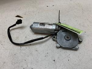 Gebruikte Schuifdak Motor Mercedes S (W221) 3.5 S-350 24V Prijs € 100,00 Margeregeling aangeboden door Autodemontage van de Laar