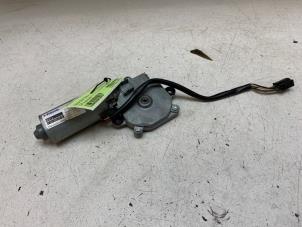 Gebruikte Schuifdak Motor Mercedes S (W221) 3.5 S-350 24V Prijs € 100,00 Margeregeling aangeboden door Autodemontage van de Laar