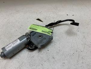 Gebruikte Schuifdak Motor Mercedes S (W221) 3.5 S-350 24V Prijs € 100,00 Margeregeling aangeboden door Autodemontage van de Laar