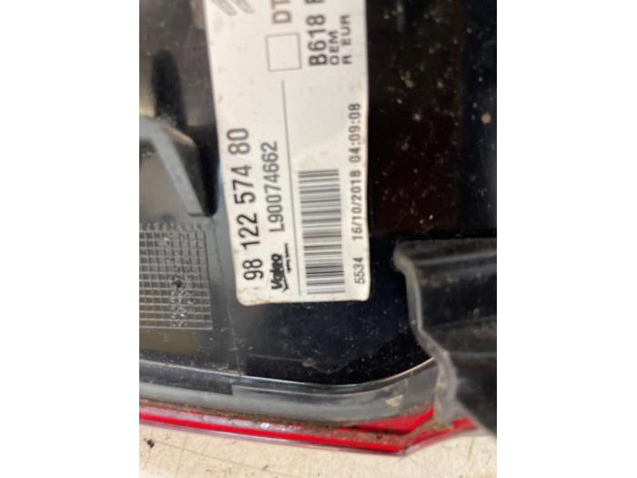 Achterlicht rechts van een Citroën C3 (SX/SW) 1.2 12V e-THP PureTech 110 2018