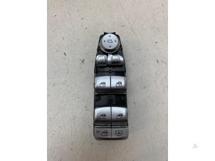 Gebruikte Ruit schakelaar elektrisch BMW 7 serie (G11/12) 740d,Ld xDrive 24V Prijs € 50,00 Margeregeling aangeboden door Autodemontage van de Laar