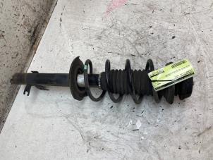 Gebruikte Schokdemperpoot links-voor Citroen C1 1.0 12V VVT-i Prijs € 50,00 Margeregeling aangeboden door Autodemontage van de Laar
