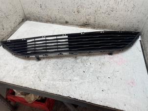 Gebruikte Bumper Rooster Opel Corsa F (UB/UH/UP) 1.2 12V 75 Prijs € 50,00 Margeregeling aangeboden door Autodemontage van de Laar