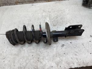 Gebruikte Schokdemperpoot rechts-voor Peugeot 308 (L3/L8/LB/LH/LP) 1.2 12V e-THP PureTech 130 Prijs op aanvraag aangeboden door Autodemontage van de Laar