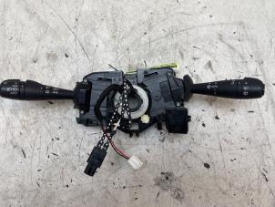 Gebruikte Schakelaar Stuurkolom (licht) Renault Captur (2R) 1.2 TCE 16V EDC Prijs op aanvraag aangeboden door Autodemontage van de Laar