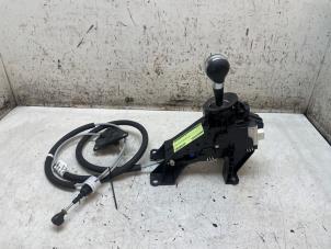 Gebruikte Versnellingspook Renault Twingo III (AH) ZE R80 Prijs € 95,00 Margeregeling aangeboden door Autodemontage van de Laar