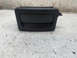 Gebruikte Opbergvak Skoda Fabia III (NJ3) 1.4 TDI 12V 90 Prijs € 35,00 Margeregeling aangeboden door Autodemontage van de Laar