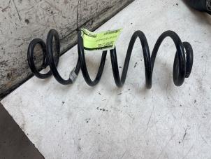 Gebruikte Schroefveer achter Ford Puma 1.0 Ti-VCT EcoBoost mHEV 12V Prijs € 35,00 Margeregeling aangeboden door Autodemontage van de Laar