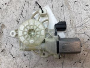 Gebruikte Portierruitmotor Ford Puma 1.0 Ti-VCT EcoBoost mHEV 12V Prijs € 50,00 Margeregeling aangeboden door Autodemontage van de Laar