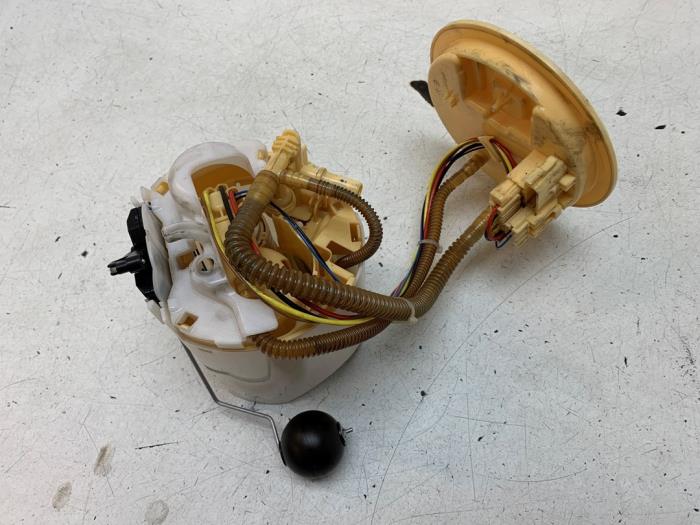 Gebruikte Tank element Pomp BMW 7 serie (G11/12) 740d,Ld xDrive 24V Prijs op aanvraag aangeboden door Autodemontage van de Laar