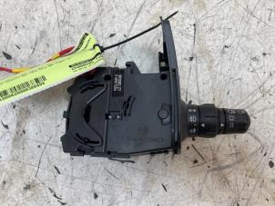 Gebruikte Pinker Schakelaar Renault Modus/Grand Modus (JP) 1.2 16V Prijs € 25,00 Margeregeling aangeboden door Autodemontage van de Laar