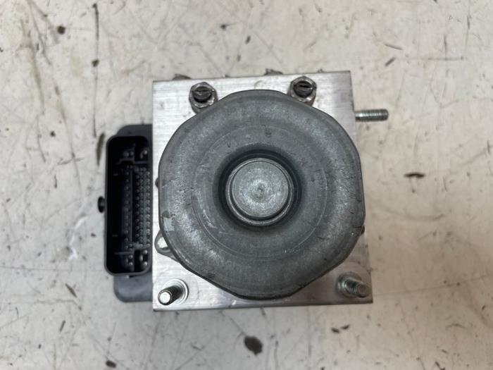 Gebruikte ABS Pomp Renault Twingo III (AH) ZE R80 Prijs op aanvraag aangeboden door Autodemontage van de Laar