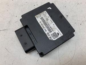 Gebruikte Spanning Stabilisator Volkswagen Up! (121) 1.0 MPI 12V Prijs € 25,00 Margeregeling aangeboden door Autodemontage van de Laar